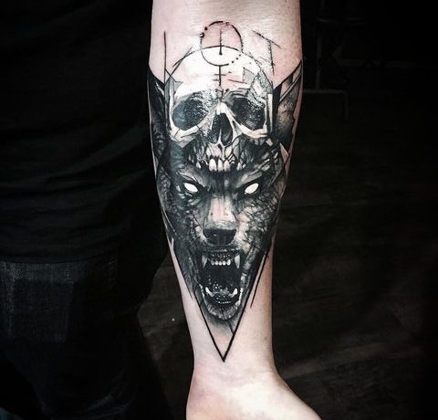 gothic-tattoo-mit-totenkopf