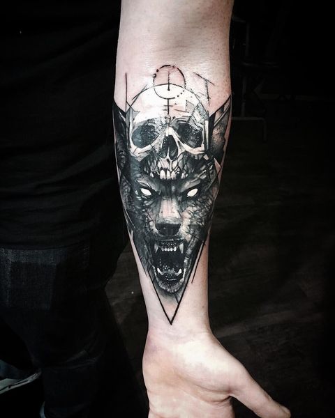 gothic-tattoo-mit-totenkopf